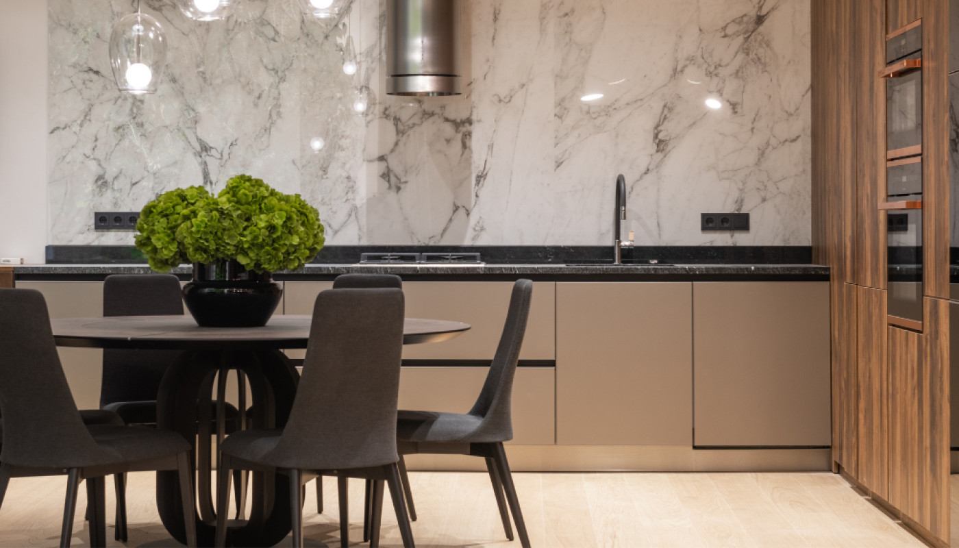 Où trouver une grande table ronde extensible design ?